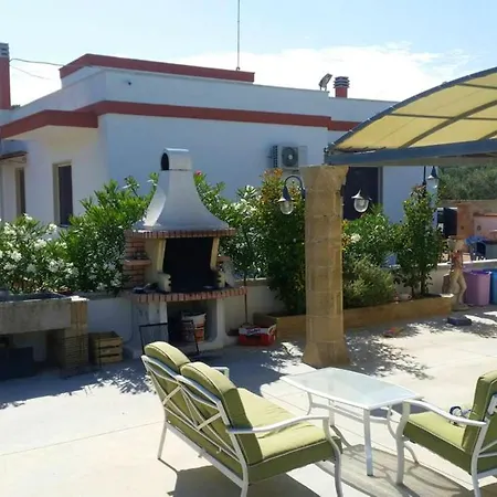 Apartmán 2 Bedrooms Appartement With Shared Pool And Enclosed Garden At Specchia Specchia
